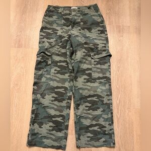 Universal Thread Camouflage Cargo Pants
